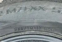 Dunlop winter tires 265/70/R17