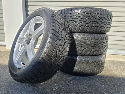 Like new set of 235/55/18 Uniroyal (Michelins second line) Tigerpaw Ice and Snow ³ tires mounted on...