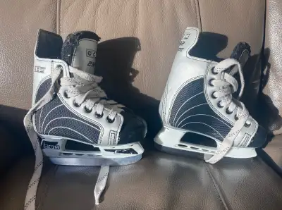 Size 9 Youth CCM 232 Boys Skates, View more