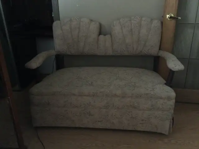 Antique sofa and chair in Couches & Futons in Ottawa - Image 2