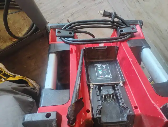 Milwaukee M18 Radio Charger in General Electronics in Oshawa / Durham Region - Image 3