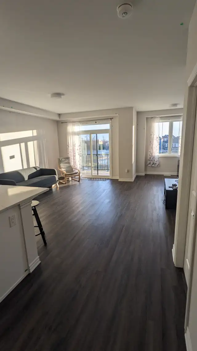 Large Furnished Bedroom - Utilities Included ($900) in Long Term Rentals in Ottawa - Image 7