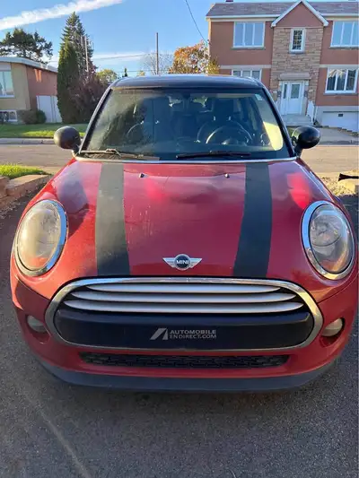 2015 MINI cooper, environ 126,624 km Transmission Automatic. Exterior color: Red · Interior color: B...