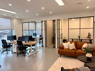 Superbes bureaux professionnels disponibles à temps partiel dans un espace moderne et soigneusement...