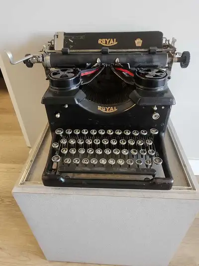 Antique Royal Standard Typewriter w/Beveled Side Panels, View more