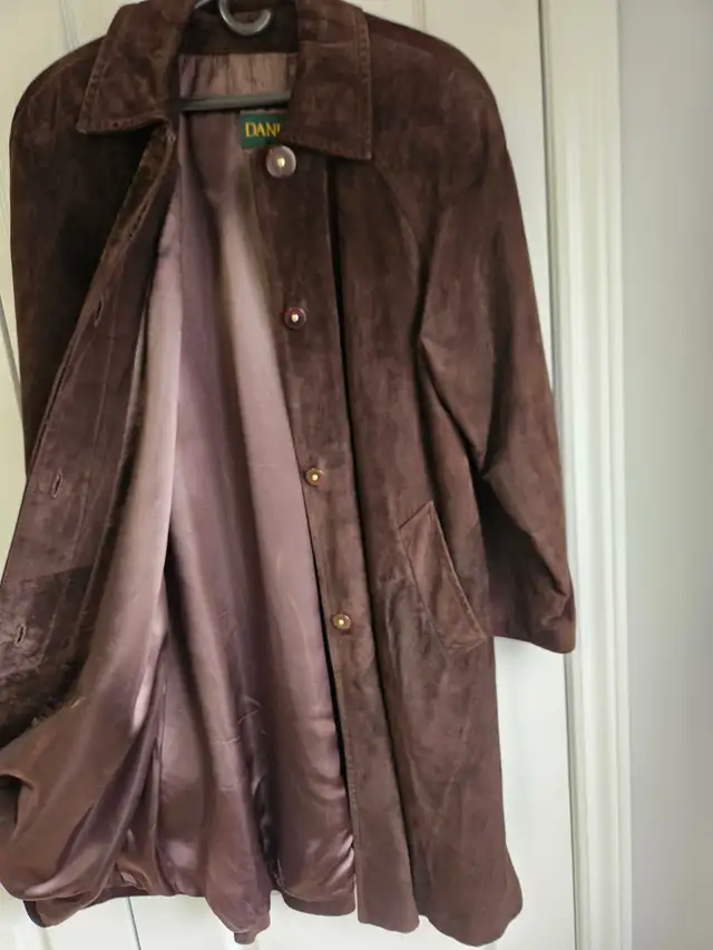 "Danier"  Brown Suede Full-Length Coat in Women's - Tops & Outerwear in Oshawa / Durham Region - Image 3