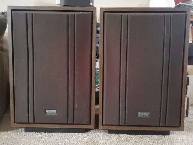 Craig speakers  Model 5702 SERIES 5000- Lots of speakers here in Arts & Collectibles in St. Albert - Image 3