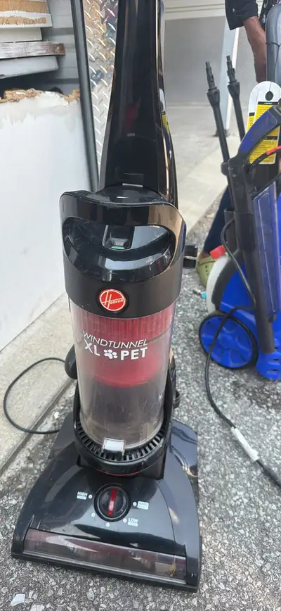 This Hoover WindTunnel XL Pet vacuum cleaner is a powerful cleaning companion designed to tackle stu...