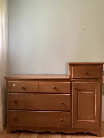 Commode en merisier, fabriquée au Québec, View more