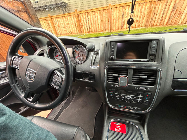 2020 Dodge Caravan SXT Premium Plus FWD in Cars & Trucks in Edmonton - Image 3