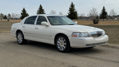 2007 Lincoln Town car 84K km immaculate