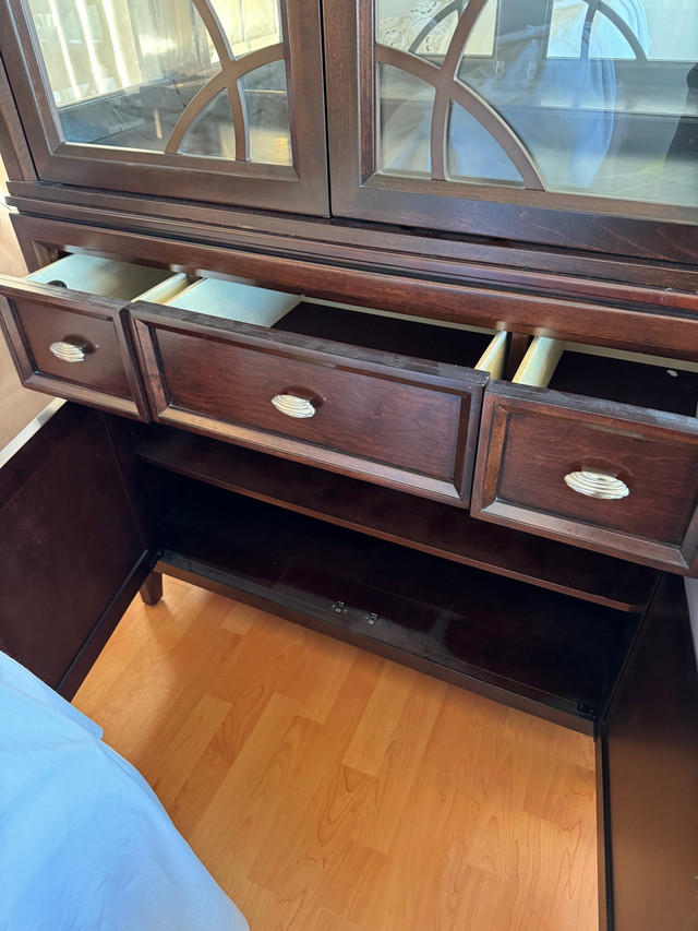 *FOR SALE* Dining Room Hutch/Cabinet in Hutches & Display Cabinets in City of Toronto - Image 3