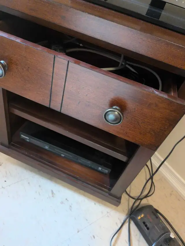 Solid pine end table or TV stand566528586852618241