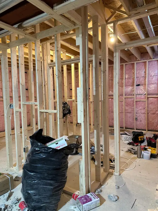 Handyman - 4372231231603224678597939208