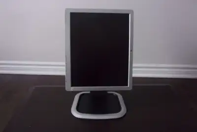 Computer monitor 17", View more