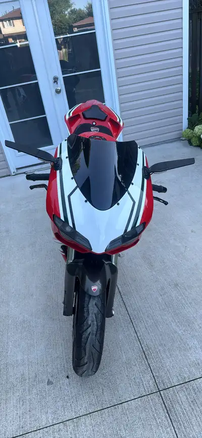 This pre-owned Ducati 1098 is a high-performance Italian sportbike featuring a powerful liquid-coole...