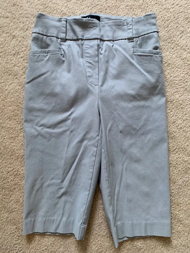 Women’s walking shorts in Women's - Bottoms in Oakville / Halton Region - Image 2