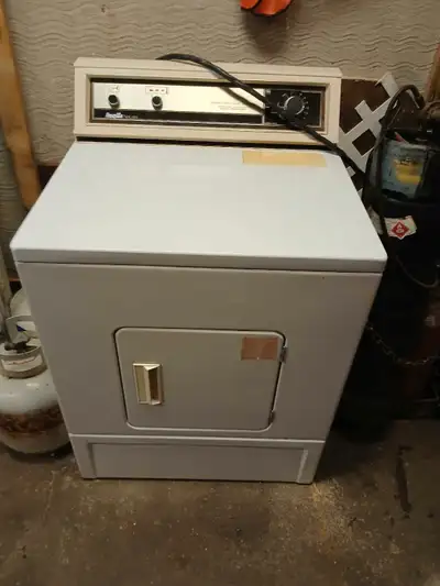 Good working older electric dryer .are washing machine broke down and wife wanted new matching set C...