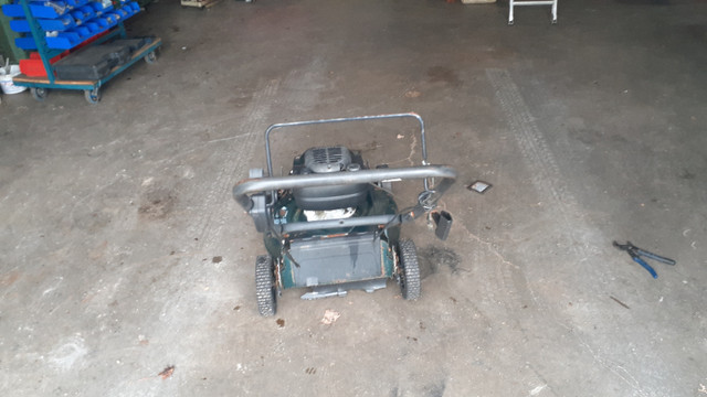 Craftsman Eager-1 Mower for Parts or Repair in Lawnmowers & Leaf Blowers in Bedford - Image 4