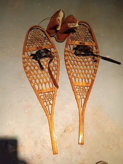 Raquettes vintage avec mocassins, View more