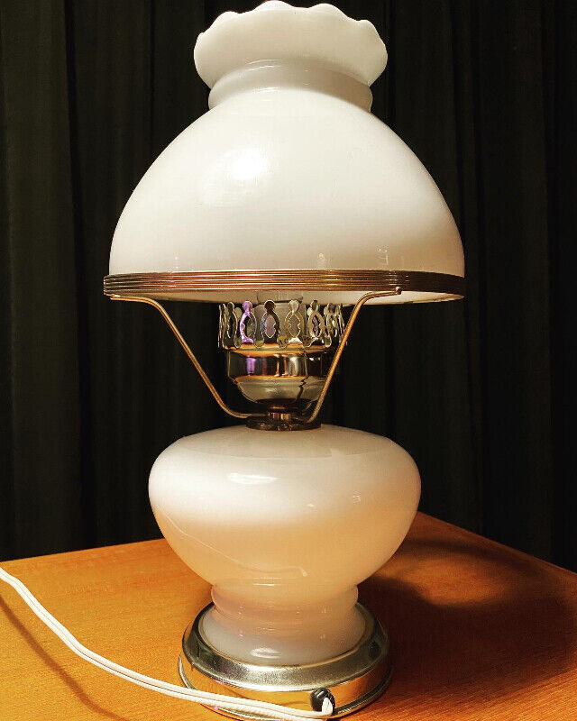 ANTIQUE RÉTRO LAMP VINTAGE LAMPE DE TABLE STYLE OPALINE ROSES dans Art et objets de collection  à Ville de Montréal - Image 4