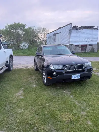 2010 bmw x3 xdrive28i very clean, no rust. Low mileage 130, 000 km Tan leather interior. Runs/drives...
