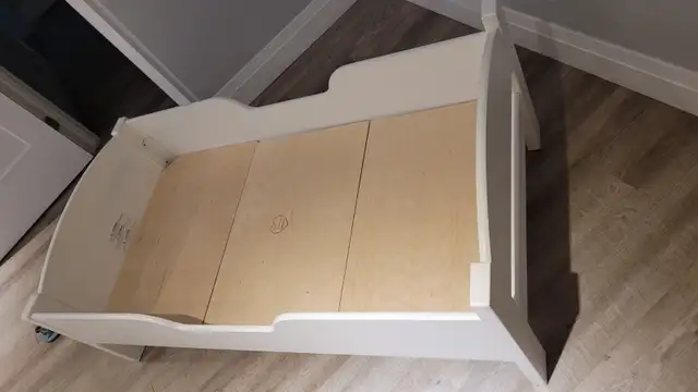 Lit enfant (structure + matelas)Toddler bed in Beds & Mattresses in Longueuil / South Shore - Image 3