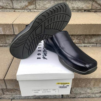 NEW IN BOX!!! Browns College black dress shoes (Size: 7 US)