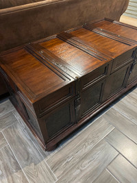 Storage chest/blanket box