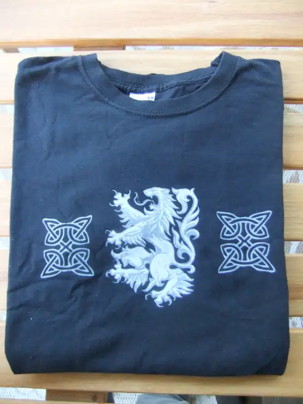 Scottish Lion and Strength Symbols black t-shirt, Men's size S in Men's in Mississauga / Peel Region - Image 2