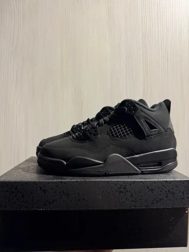 Jordan 4 black cat 4.5y in Men's Shoes in Markham / York Region - Image 2