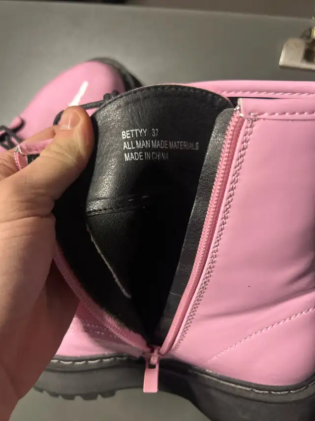 Steve madden Boots in Women's - Shoes in Hamilton - Image 3