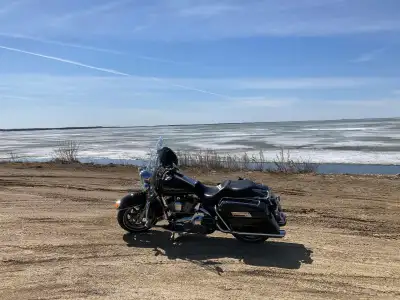 I'm selling my used 2008 Harley Davidson Road King, vance and hines slip ons, high flow intake and s...