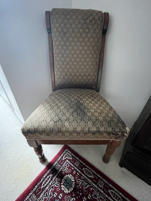 Antique Parlour Chair in Chairs & Recliners in Ottawa