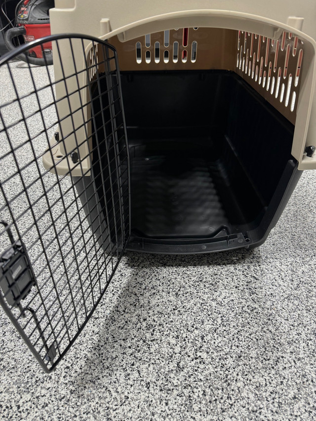 Medium Dog Kennel/ Crate in Other in Strathcona County - Image 3