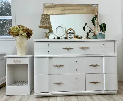 Ensemble de chambre à coucher relooké, View more