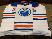 Edmonton Oilers mens XL Nurse 