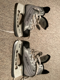 Youth Skates Size Y13 - Bauer 22
