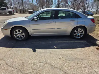 2010 Chrysler Sebring 3.5L V6 296565 kilometers Winter fuel economy. 31mpg/Highway, 25.5mpg/city rec...