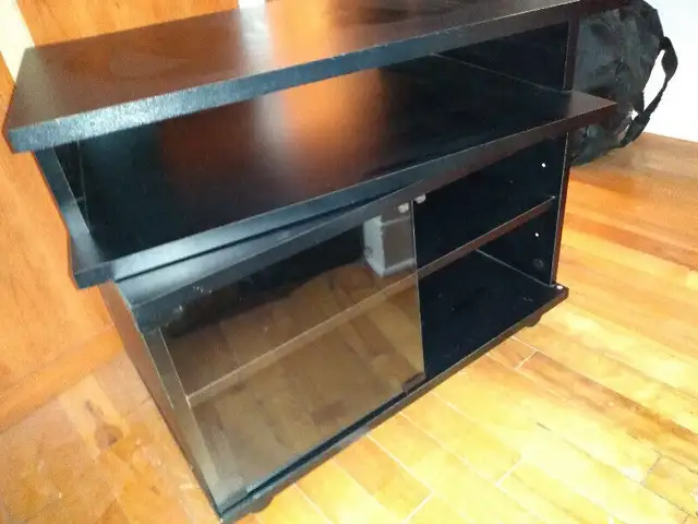 meuble pour télé in TV Tables & Entertainment Units in City of Montréal - Image 2
