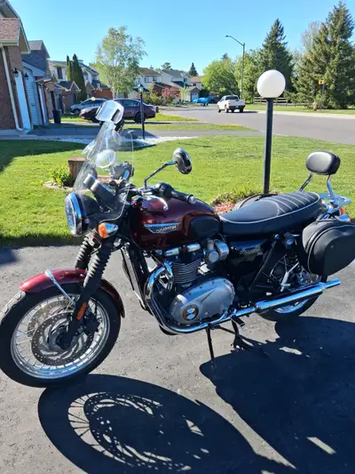 Yes original mileage, one owner. extra includes Backrest, Saddlebag, Windshield. Have manual. also b...