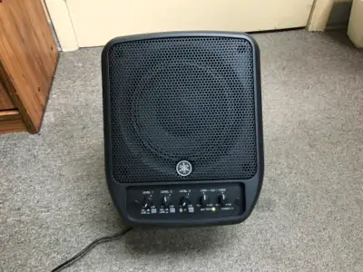 HAUT PARLEUR AMPLIFIÉ YAMAHA STAGEPAS 100BTR, View more