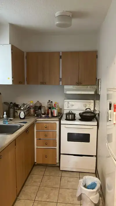The larger bedroom of a 4½ apartment. The lease will be signed directly with the apartment manager f...