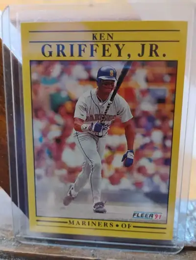 ERROR CARD : 1991 Fleer - Ken Griffey Jr #450 "bat around .300" on back instead of " bat .300" OTTAW...