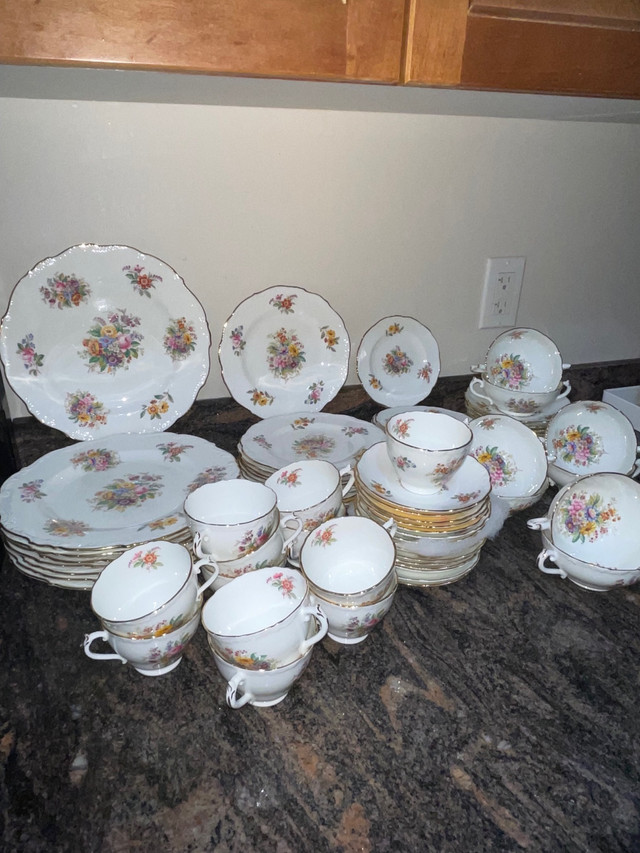 Fragrance Coalport Bone China Set in Arts & Collectibles in Edmonton