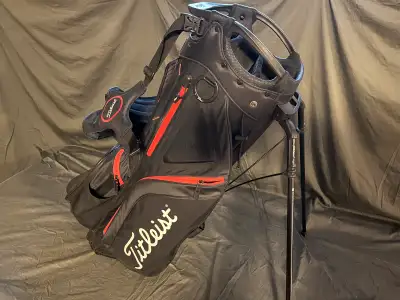 Titleist Hybrid 5 Stand Bag 5-Way Top Cuff Handles on side for easy loading onto golf cart Has origi...