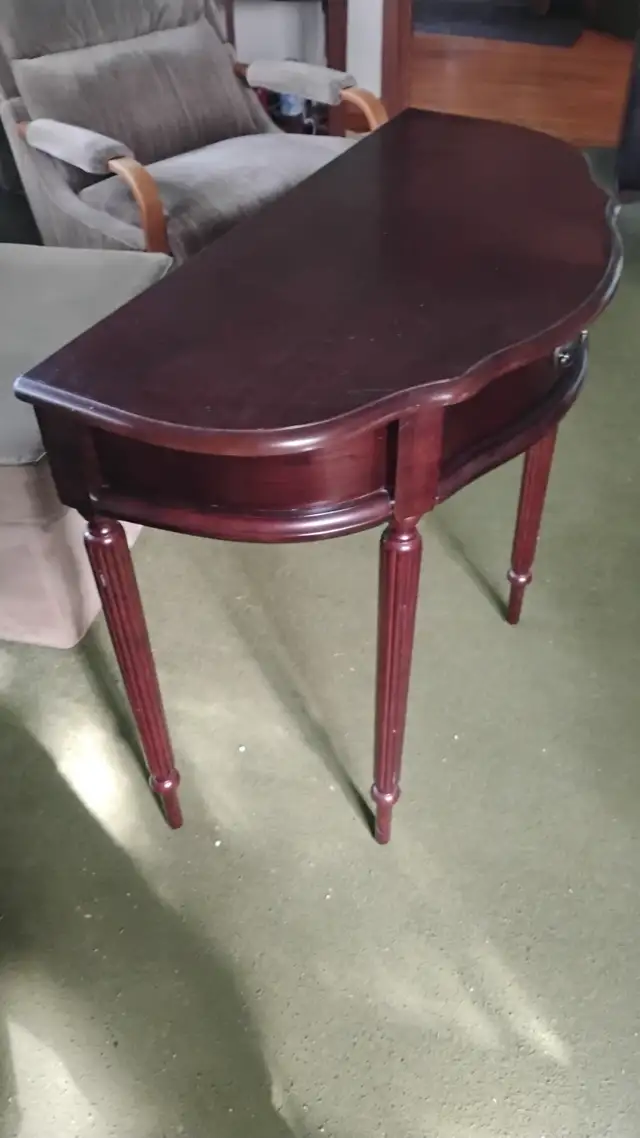 Bombay Mahogany Console Table in Other Tables in Mississauga / Peel Region - Image 4