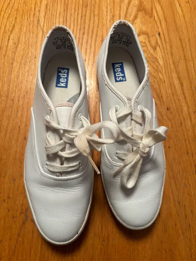 Keds Womens Sz 8 Champion Leather Sneaker in Women's - Shoes in Kitchener / Waterloo - Image 2