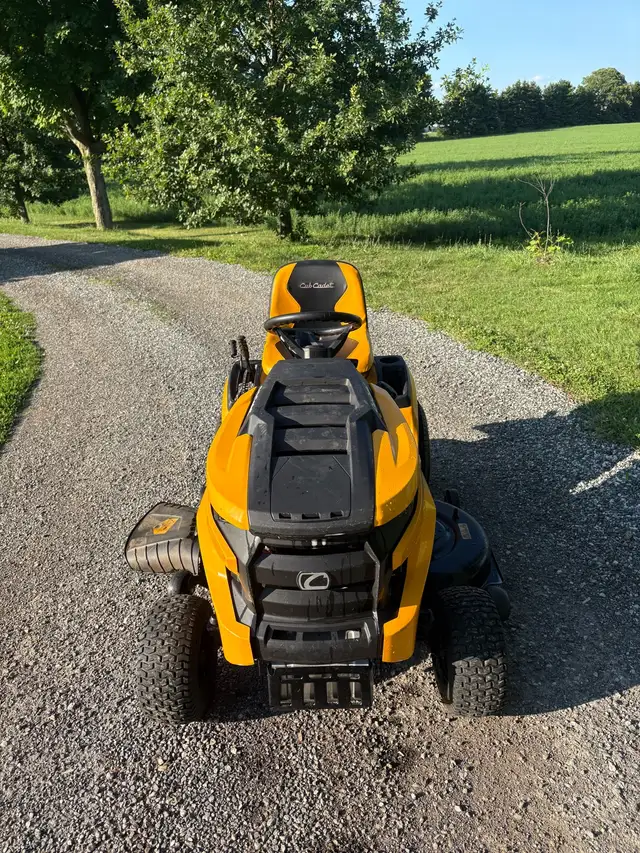 Cub Cadet XT1 46” in Other in London - Image 3