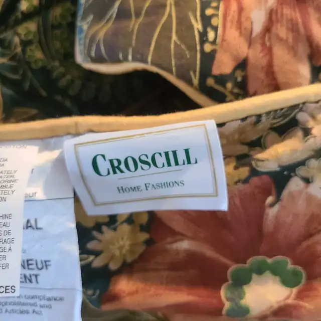Croscill Vintage Double Comforter set in Bedding in Mississauga / Peel Region - Image 2